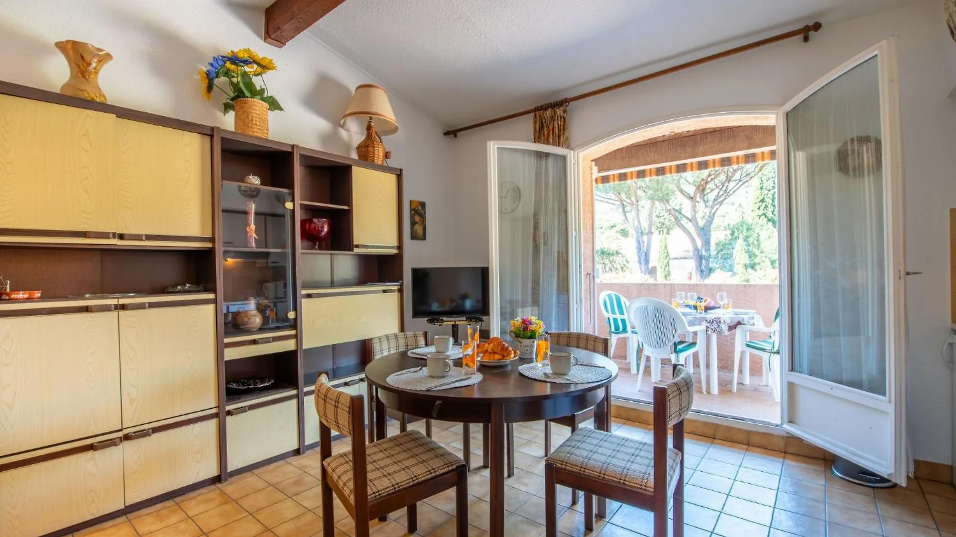 Apartment Les Vignes-2 By Interhome Cavalaire-sur-Mer